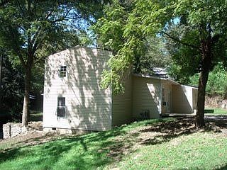 2nd image of 212 Bluff St