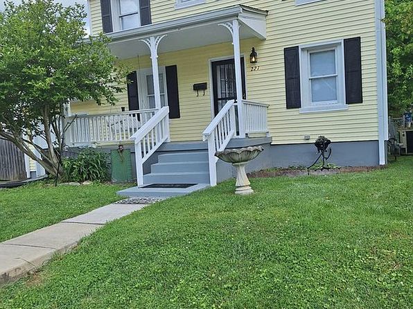 221 Poplar Dr