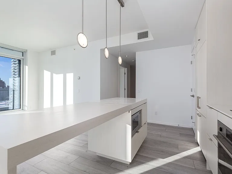 615 6th Ave SE #1702 — Photo 6