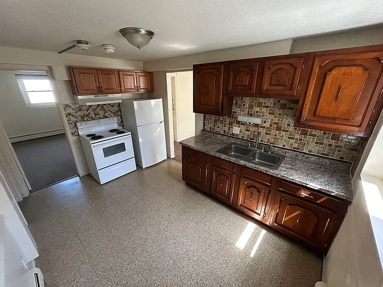 550 Beverage Hill Ave #5 — Photo 3