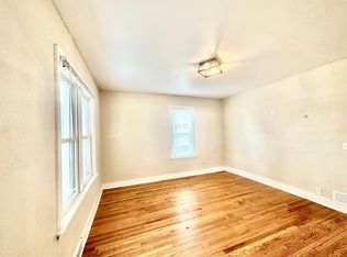 912 40th St, Des Moines, IA 50312