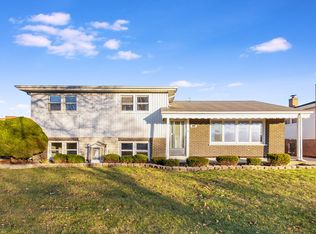 8121 S Octavia Ave, Bridgeview, IL 60455