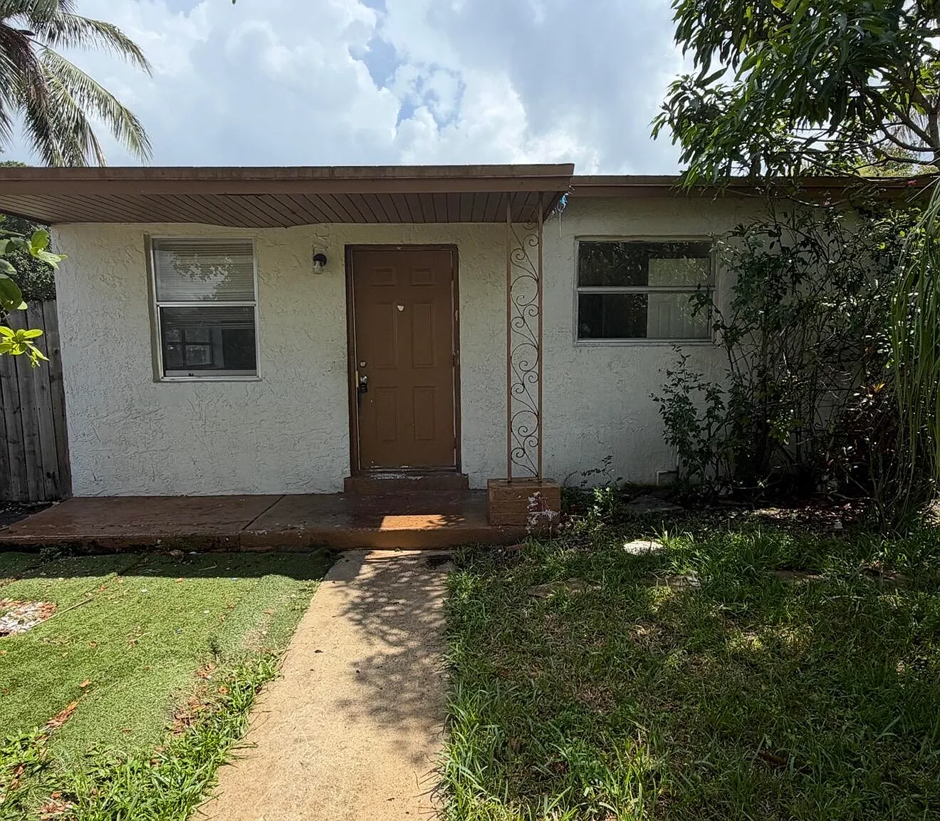5 bed, 2.0 bath, 1572 sqft, $2,400 — Photo 1