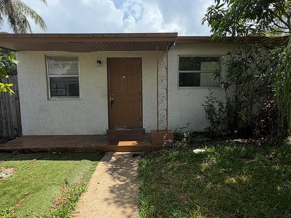3411 NW 9th Ct