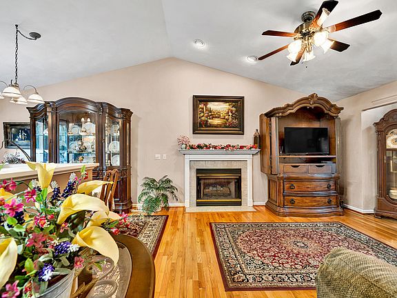 4th image of 1611 Bush Farm Dr