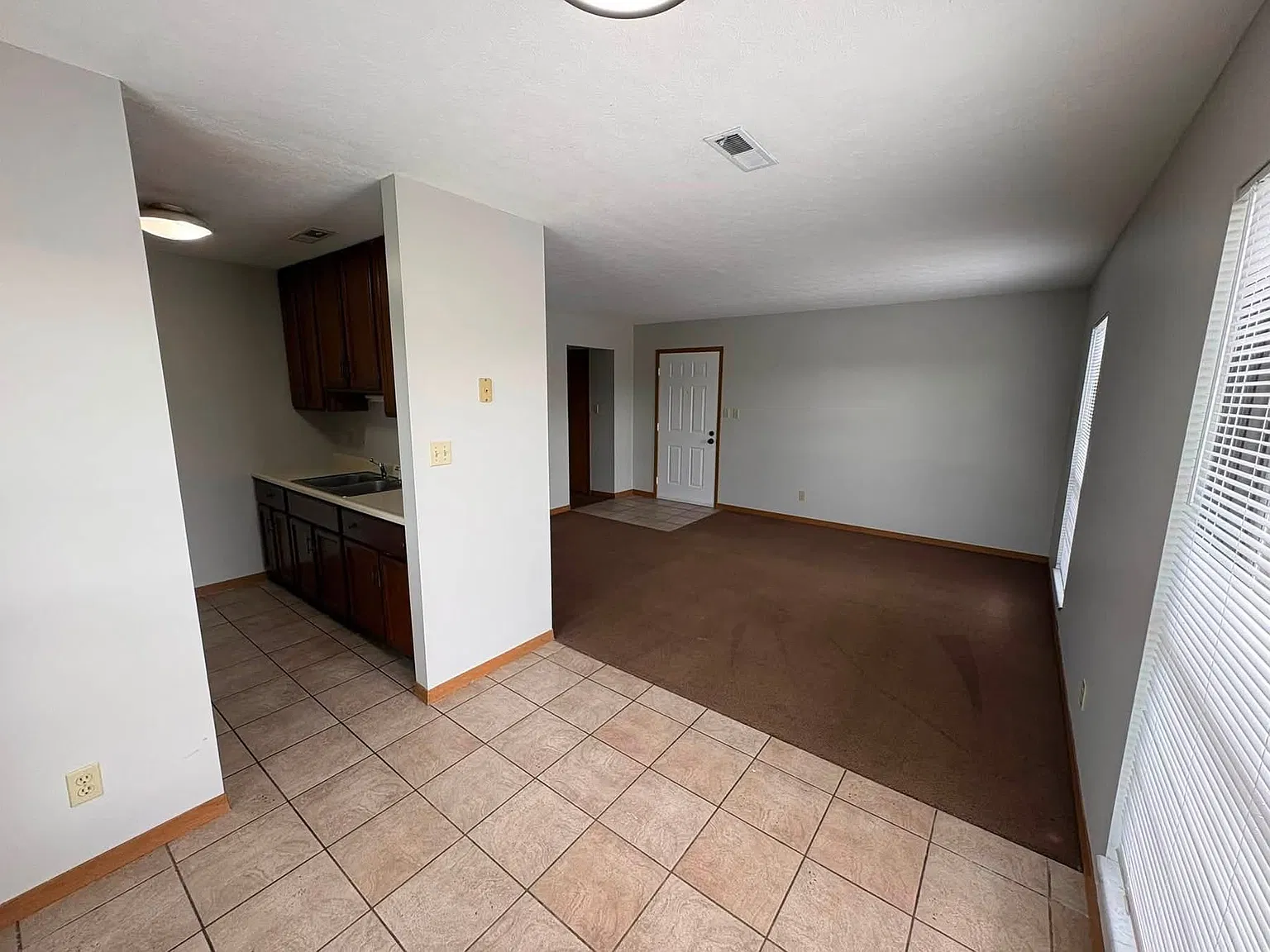 38 Cedarcrest Court - 3 — Photo 4