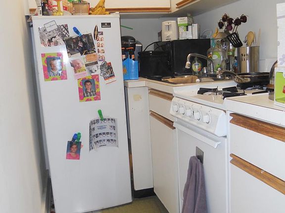 3rd image of 3727 N Pine Grove Ave APT 404