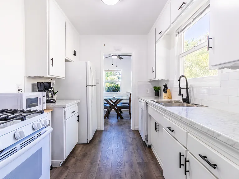 6010 Carpenter Ave — Photo 6