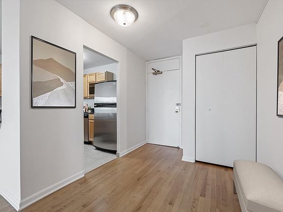 3rd image of 525 W Hawthorne Pl APT 1401