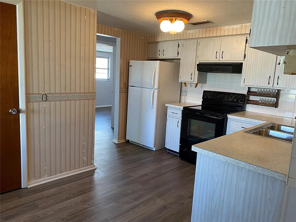 2 bed, 2.0 bath, 1368 sqft, $1,650 — Photo 2