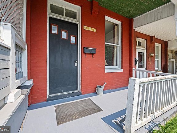 4th image of 2004 Rockrose Ave