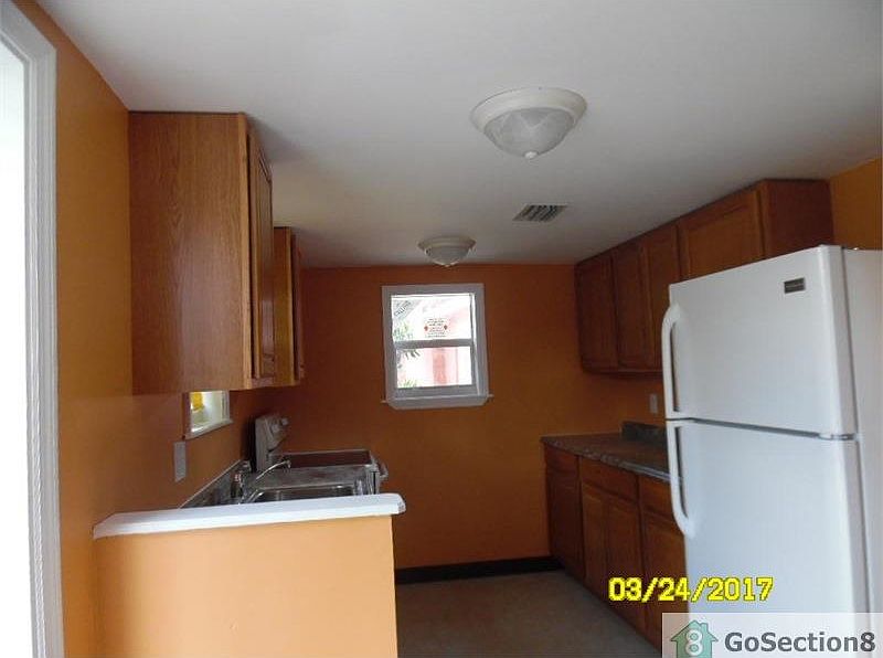 2nd image of 402 NE 13th Ave