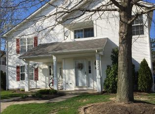 23222 Grist Mill Ct #C-30, Olmsted Falls, OH 44138