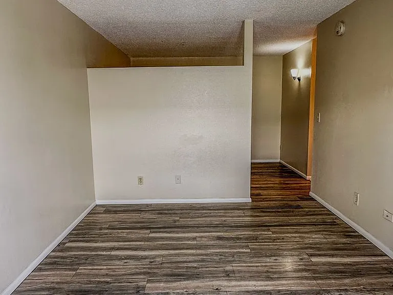 Eastpointe — Photo 16