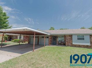709 NW 16th St, Moore, OK 73160