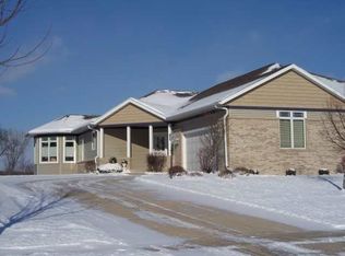 1812 Meadow Dr #1812, Stoughton, WI 53589
