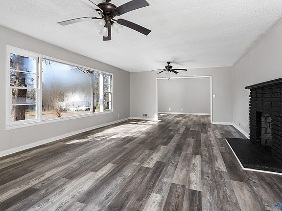 5th image of 321 Howell Cir