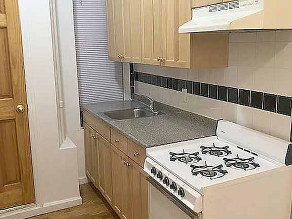 4th image of 229 E 25th St APT Lb