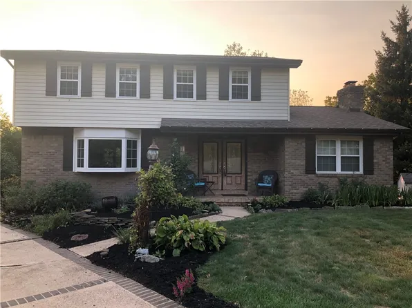 12487 Longview Dr, Irwin, PA 15642