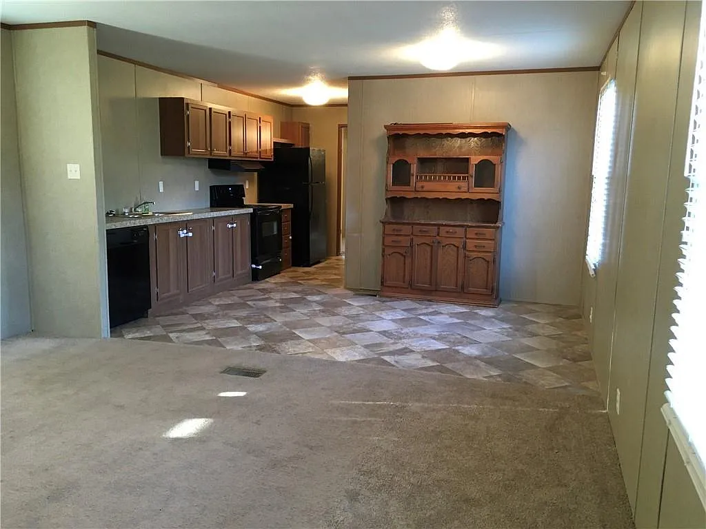 3 bed, 1050 sqft, $1,550 — Photo 3