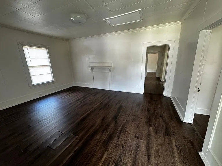 833 Kings Rd — Photo 9