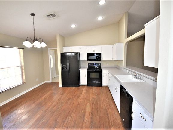 4th image of 411 Woodview Dr