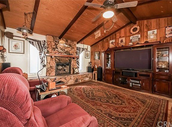 4th image of 1546 E Mariposa Ave