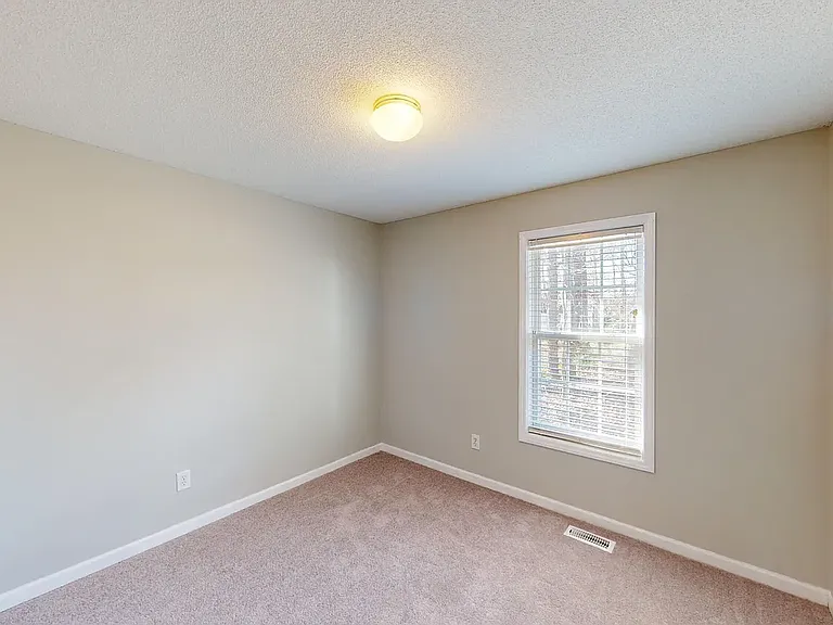 115 Stoneview Cir — Photo 6