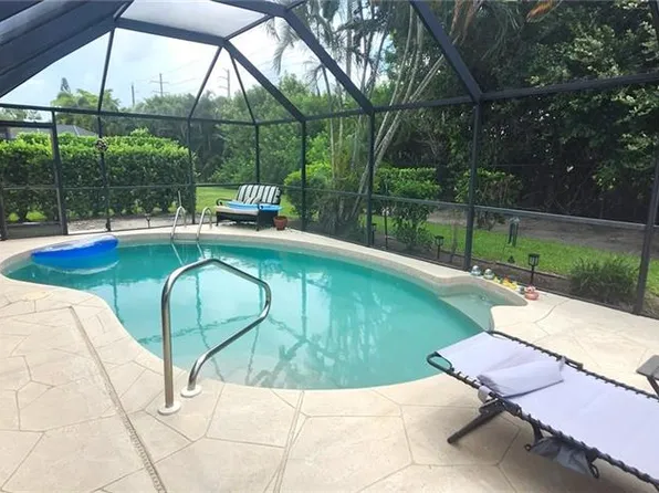425 Fox Den Cir, Naples, FL 34104