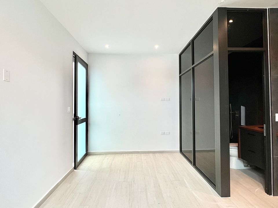 1st image of 301 Avenue Gilberto Monroig