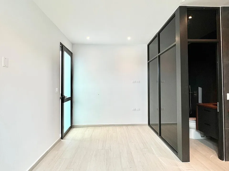 301 Avenue Gilberto Monroig #301