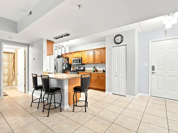 9400 S 79th Ave APT 2E, Hickory Hills, IL 60457