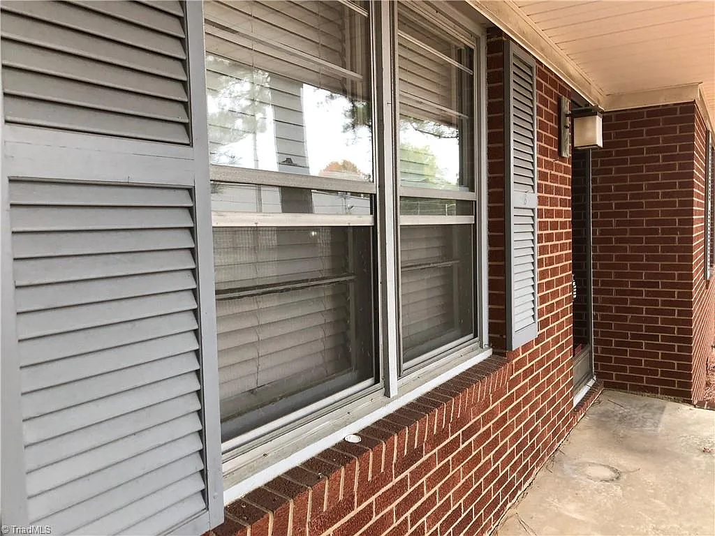 1372 Unity Street - B — Photo 2