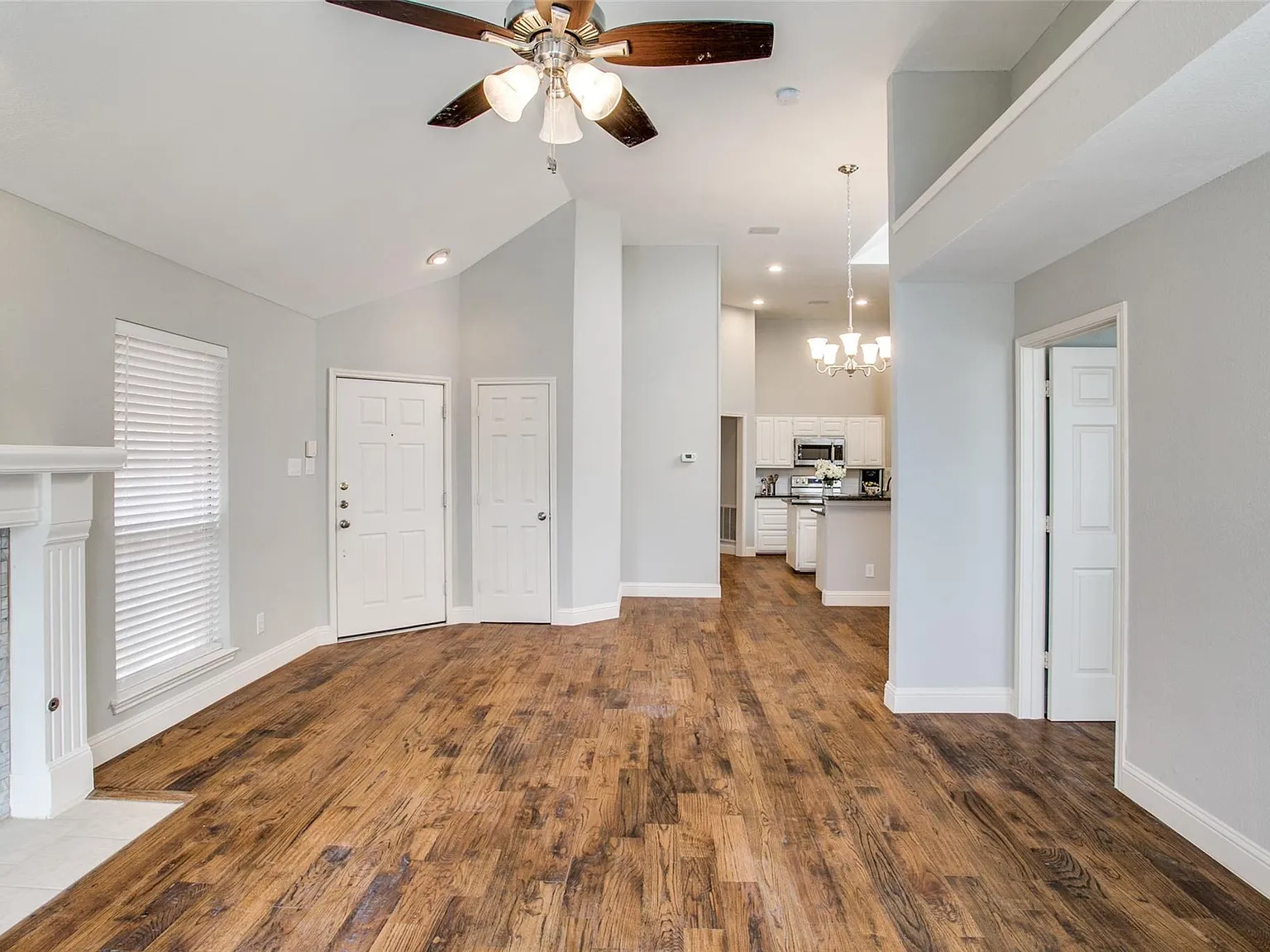 3 bed, 1372 sqft, $2,195 — Photo 4
