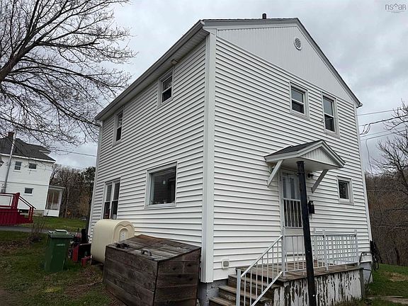 4th image of 30 Munroe Ave