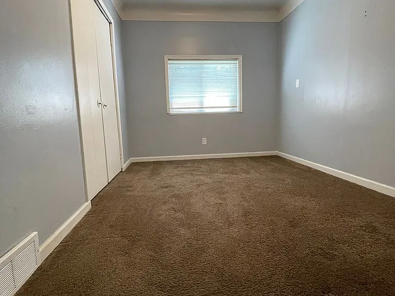 20806 Panama St — Photo 8