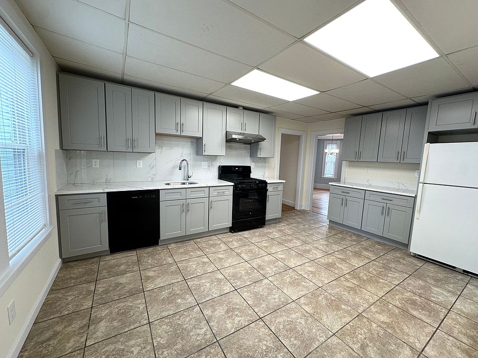 1st image of 150 Beach St #1