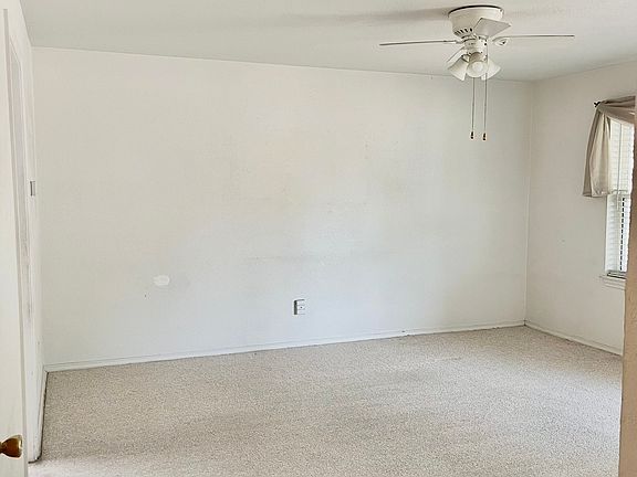 4th image of 2414 Himes St
