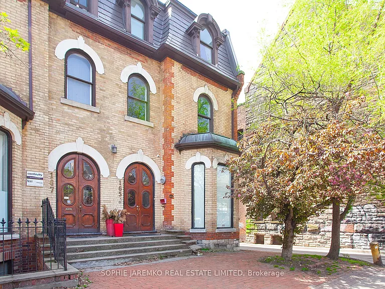 165 Carlton St #1 — Photo 2