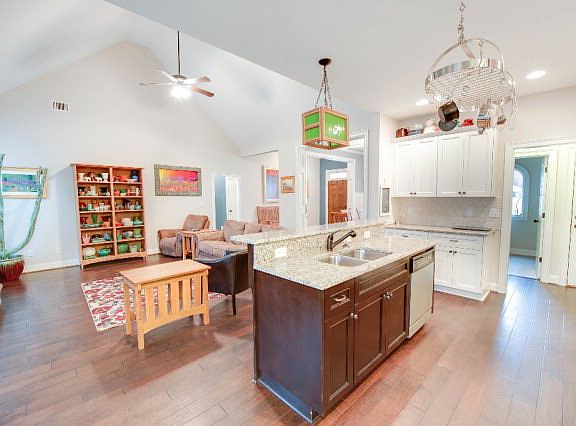 5th image of 1036 Lake Moultrie Dr