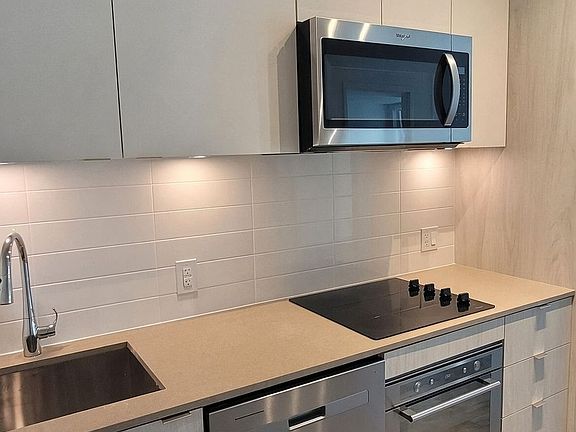3rd image of 121 Lower Sherbourne St #745