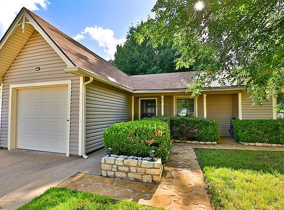 3rd image of 8 Shady Brook Cir