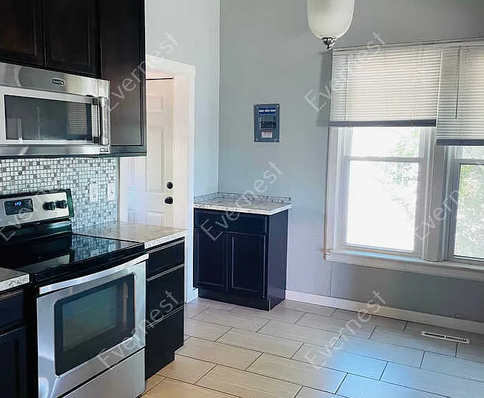 111 Riverside Ave — Photo 4