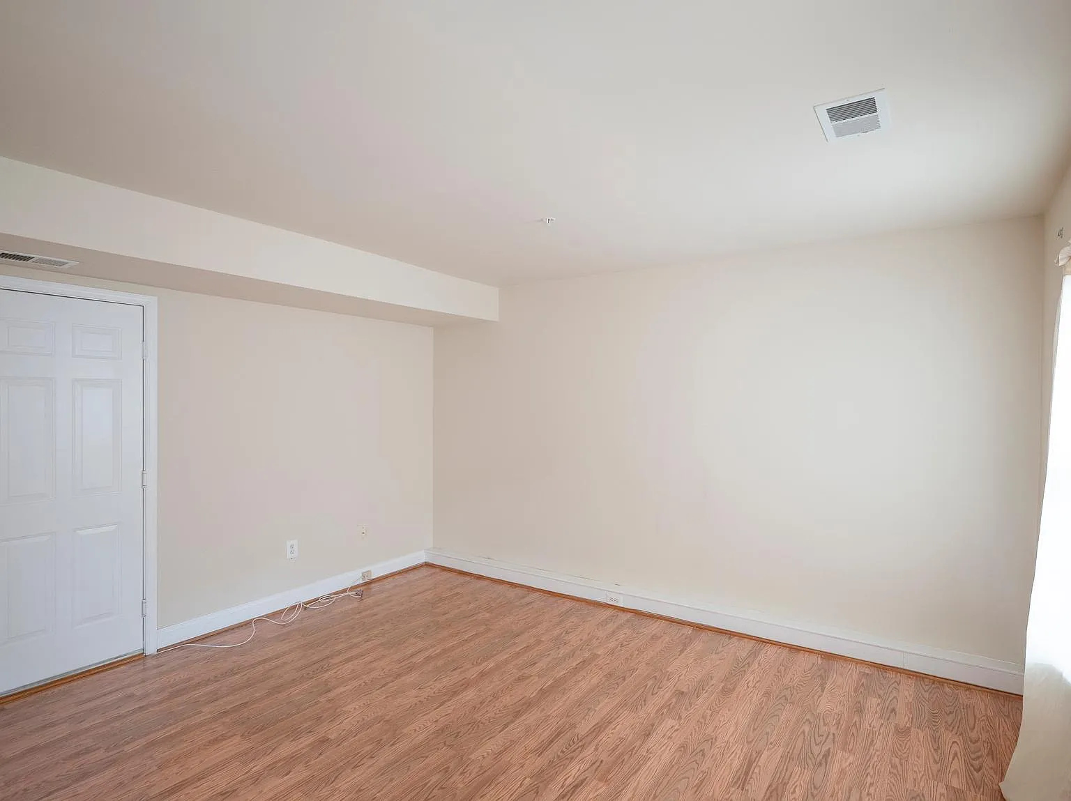 3 bed, 2.5 bath, 1400 sqft, $3,200 — Photo 4