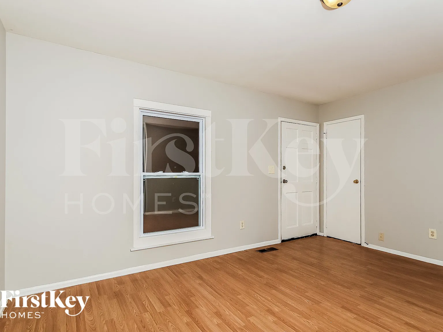 3 bed, 1.0 bath, 900 sqft, $1,520 — Photo 2