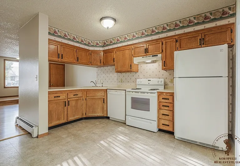 1305 Wellington Ave — Photo 3