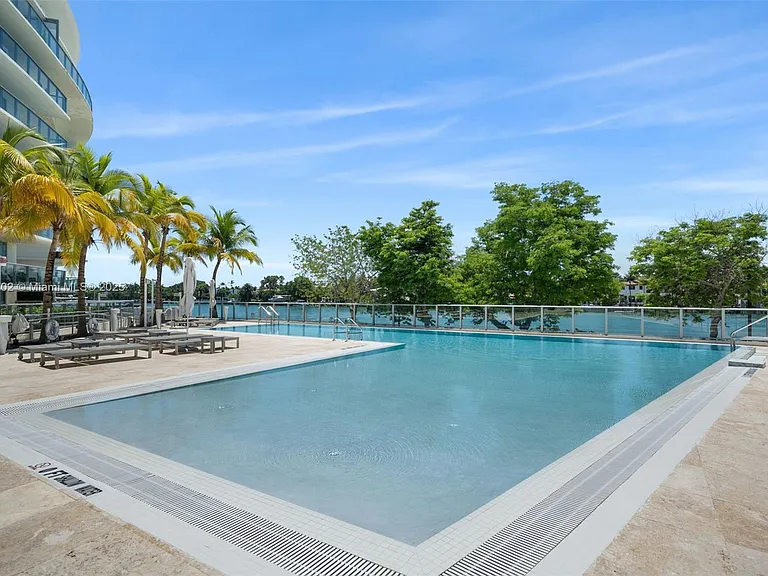 6620 Indian Creek Dr #713 — Photo 34