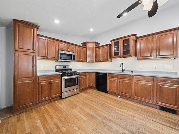 5th image of 305 N 4th St
