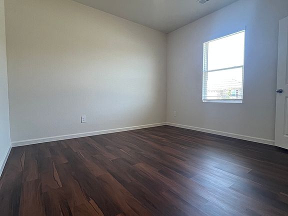 5th image of 794 Yorkshire Dr
