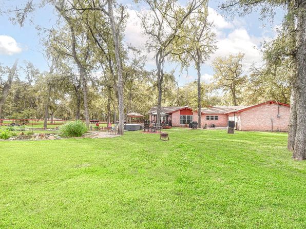 38228 Broncho Rd, Wallis, TX 77485
